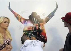 Fan của Michael Jackson làm loạn trên toàn thế giới