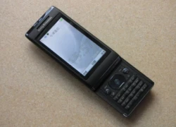 Sony Ericsson Aino bản đen "tạo dáng"