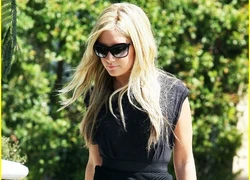 Nhìn thật kĩ mái tóc vàng của Ashley Tisdale nào!