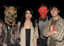 Đón Halloween sớm với Selena và David Henrie