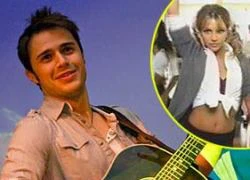 Kris Allen gây "sốt" với màn cover hit "Baby One More Time" của Britney