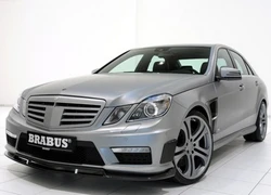 Mercedes E63 AMG qua tay nhà độ Brabus