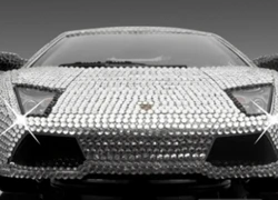 Đồ chơi nhà giàu: Lamborghini nạm pha lê