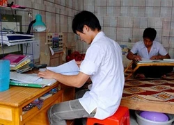 Những sinh viên "vô hình" trên giảng đường