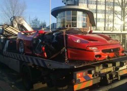 Ferrari F50 gặp nạn ở Hà Lan, bé 3 tuổi gãy hai chân