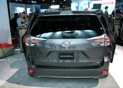 Toyota Sienna phiên bản 2011 rẻ hơn