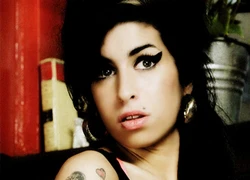 Amy Winehouse đột quỵ tại nhà