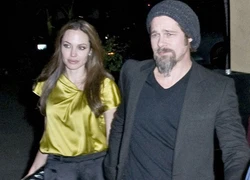 Vợ chồng nhà Brangelina tình tứ trên phố