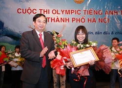 Nữ sinh Chu Văn An chiến thắng tại Olympic tiếng Anh Hà Nội