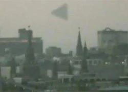 "UFO" hình kim tự tháp trên bầu trời điện Kremlin