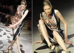 Những pha "vồ ếch" hài nhất sàn catwalk