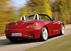 Xe BMW Z4 sDrive35is có giá từ 61.050 USD