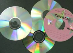 Năm thất bát của kệ CD