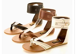 Yêu kiều sandal bệt