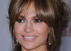 Jennifer Lopez phủ nhận tin đồn có con bằng thụ tinh ống nghiệm