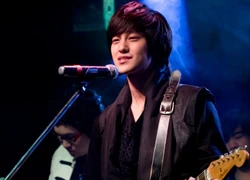 Kim Bum khoe tài đàn hát