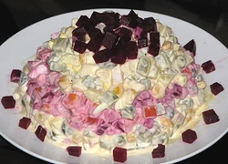 Bánh ga-tô từ... salad Nga