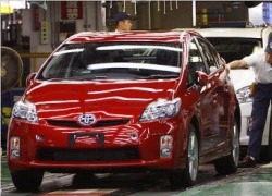 Toyota chao đảo trên "ngai vàng"