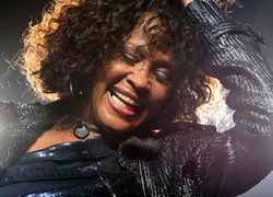 Diva Whitney Houston suýt ngừng thở trên sân khấu