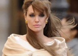 Angelina Jolie đẹp rạng ngời trong phim mới