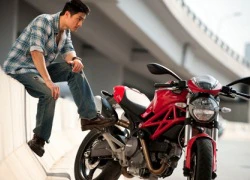 Trí Nguyễn sánh đôi cùng Ducati Monster