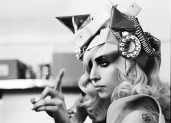 Phát hoảng với độ "nóng ngùn ngụt" của Lady Gaga trong MV "Telephone"