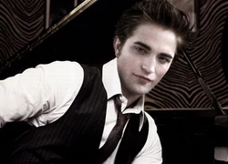 Robert Pattinson bị đồn... có bầu