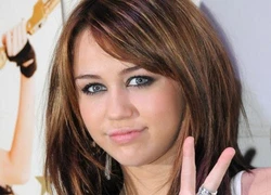 Miley đi quán bar lúc nửa đêm