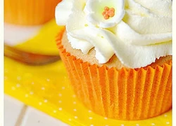 Cupcake dâu gửi lời yêu thương