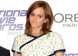 Emma Watson &quot;khoe&quot; dáng xinh và chân thon dài