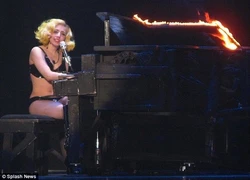 Lady Gaga và &#8220;sự cố&#8221; khiến khán giả vô cùng cảm động