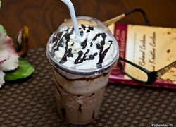 Một ly Mocha chip Frappe mát lạnh nhá!