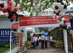 ĐHQT RMIT Việt Nam mở cửa đón khách tham quan tại "Ngày hội thông tin 2010"