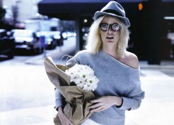 Ngắm siêu mẫu Caroline Winberg cá tính trên Elle