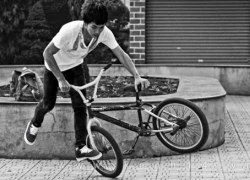 Cận cảnh "nghệ thuật" BMX đường phố của teen Sài Thành