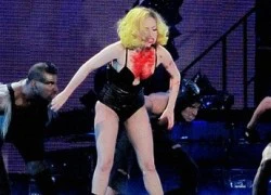 Khán giả Anh hoảng loạn vì sân khấu quá ghê rợn của Lady GaGa