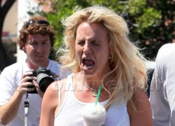 Britney nổi đoá với paparazzi