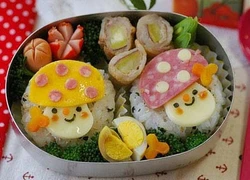 Làm hộp cơm bento cho buổi cắm trại thật vui