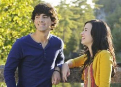 Đắm chìm trong bộ ảnh khổng lồ từ "Camp Rock 2"