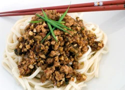 Spaghetti + Jajangmyun = Zha Jiang Mian của Trung Quốc