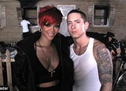 Eminem gây "sốc" khi bất ngờ xuất hiện bên Rihanna bảo vệ Taylor Swift