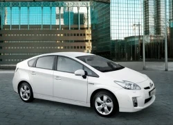 Toyota Prius giữ vững vị trí số 1 tại Nhật Bản