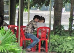 Teen và sở thích 'bạo dạn' nơi công cộng