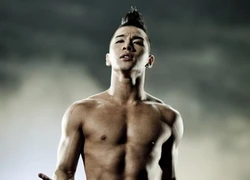 Se7en vờ làm vũ công phụ họa để... lột áo Taeyang trên sân khấu