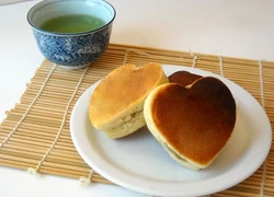 Dorayaki trái tim mừng sinh nhật mèo ú