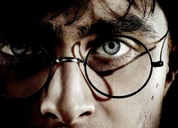 &#8216;Harry Potter và bảo bối tử thần 1&#8242; tung poster cực ngầu