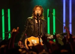 Jang Geun Suk rock hết mình trên sân khấu