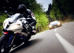 BMW S1000RR đọ sức cùng Bugatti Veyron 2010