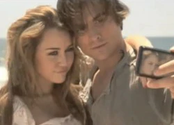 Miley cực bạo và &#8220;khóa môi&#8221; giai lạ trong MV mới