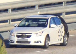 Chevrolet Cruze hatchback trên đường thử